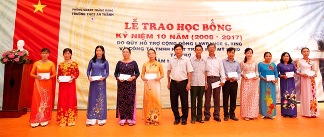 Để khích lệ tinh thần dạy học của các giáo viên, chương trình cũng đã dành một số suất học bổng cho các giáo viên bồi dưỡng học sinh giỏi cấp tỉnh, cấp huyện…