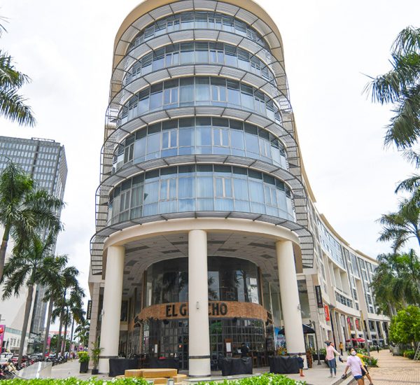 Shop hiện hữu cách dự án chỉ vài bước chân