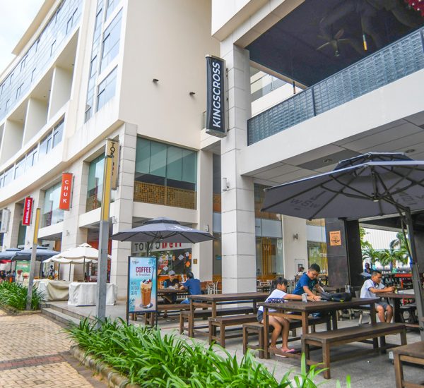 Shop hiện hữu cách dự án chỉ vài bước chân