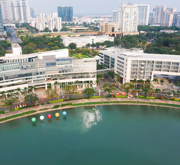 Khu hồ Bán Nguyệt