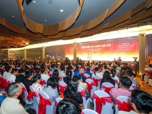 Hundreds attend opening event of Phu My Hung’s luxury apartment project