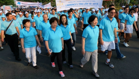 VND 3 billion raised for poor in charity walk