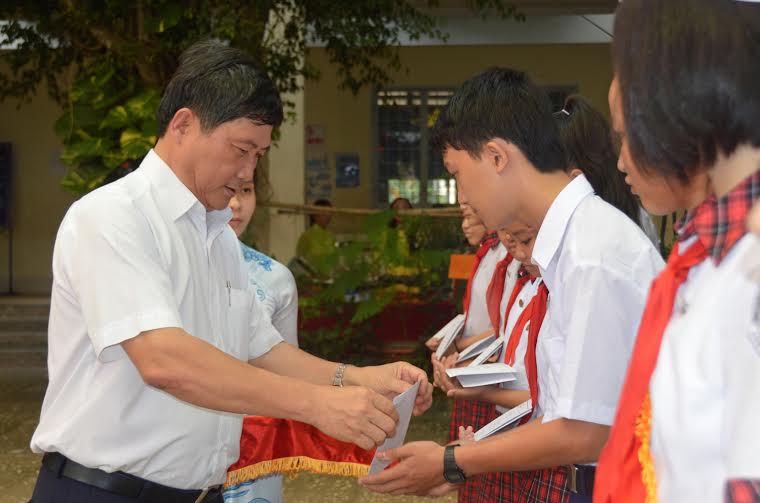 Quỹ Hỗ trợ Cộng đồng Lawrence S. Ting: Tặng 121 suất học bổng cho Trường THCS An Thành