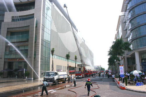 Diễn tập Phương án Chữa cháy và cứu nạn-cứu hộ tại Trung tâm Thương mại Crescent Mall