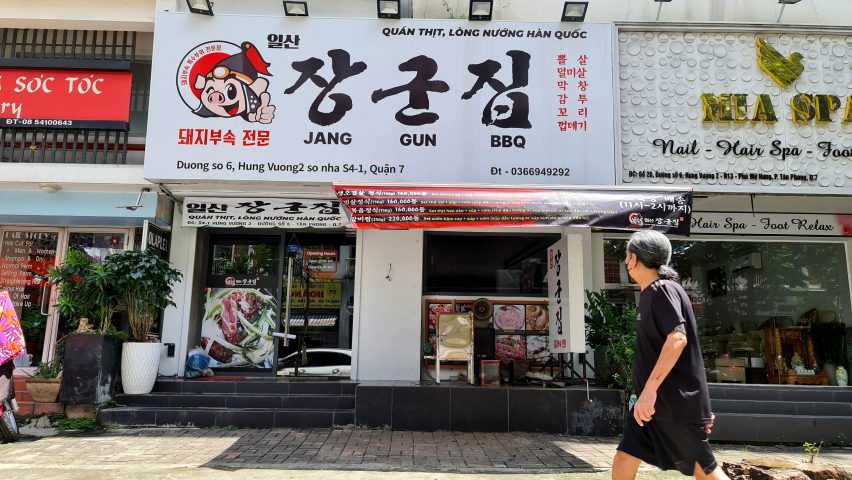 Phố Hàn, phố Nhật ‘thay áo mới’, tiệm này đóng cửa tiệm khác mọc lên