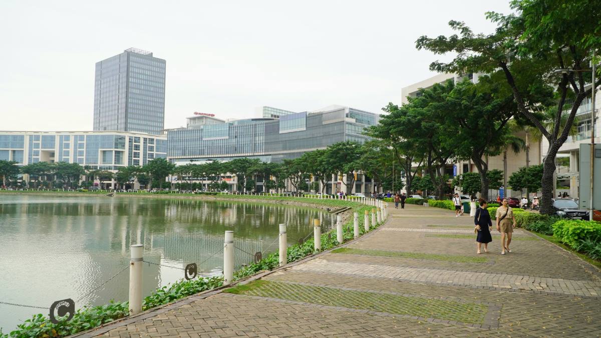 Trước đó, Sở Công Thương có đề xuất thành lập phố đi bộ, thương mại - ẩm thực và văn hóa tại khu vực hồ Bán Nguyệt - cầu Ánh Sao Phú Mỹ Hưng (phường Tân Phú, Tân Phong) với diện tích 9.000 m2.