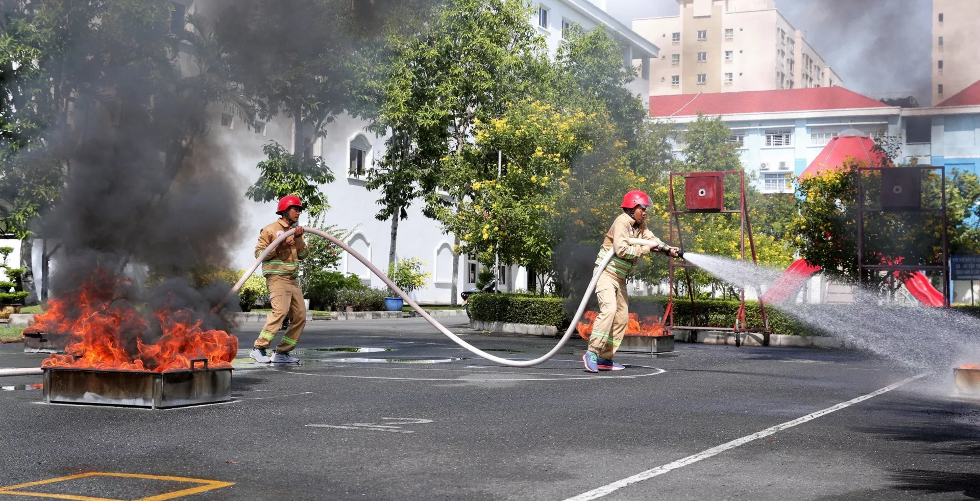 Đội bảo vệ Phú Mỹ Hưng tổ chức cuộc thi Phòng cháy chữa cháy